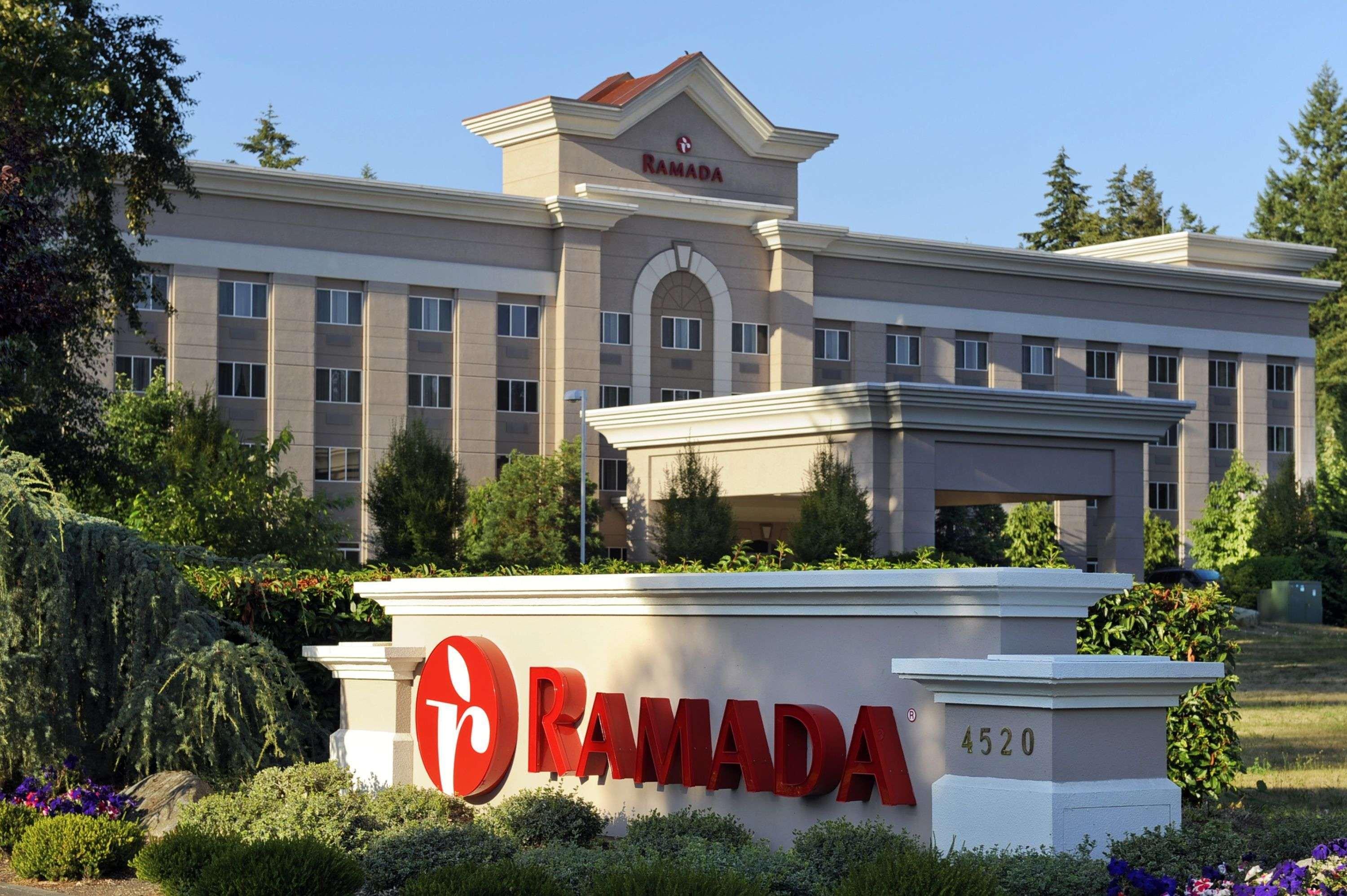 Ramada By Wyndham Olympia Hotel Екстериор снимка
